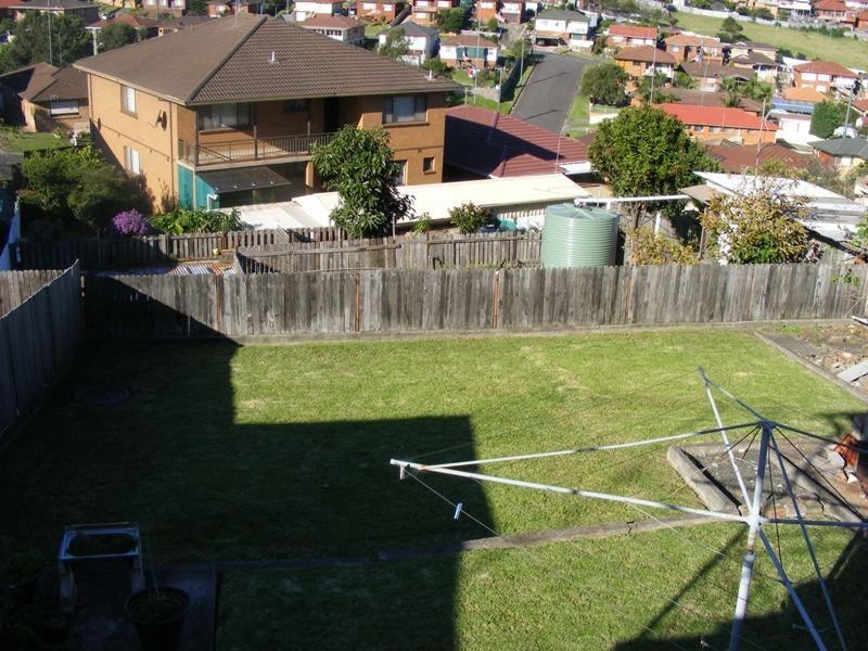 63 Weringa Avenue, Lake Heights NSW 2502