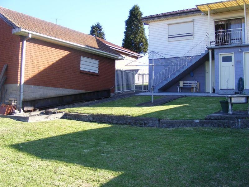 63 Weringa Avenue, Lake Heights NSW 2502