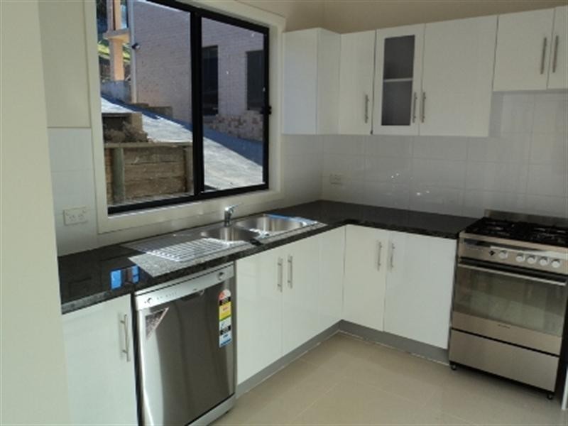 32 Bruce Street, Unanderra NSW 2526