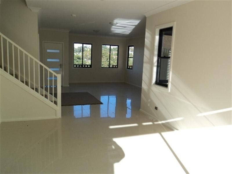 32 Bruce Street, Unanderra NSW 2526