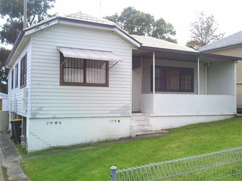 39 Waples Road, Unanderra NSW 2526