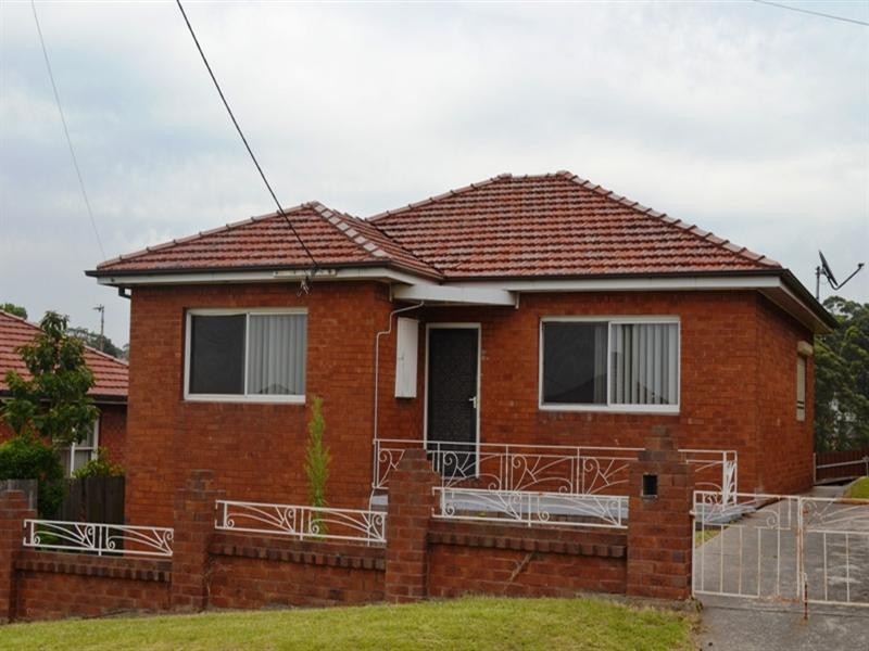 42 Lake Heights Road, Lake Heights NSW 2502