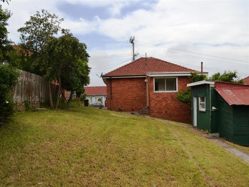 42 Lake Heights Road, Lake Heights NSW 2502