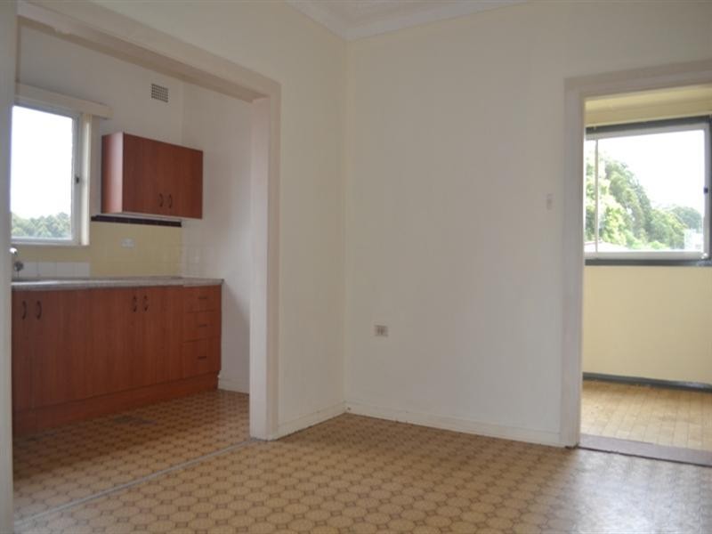 42 Lake Heights Road, Lake Heights NSW 2502