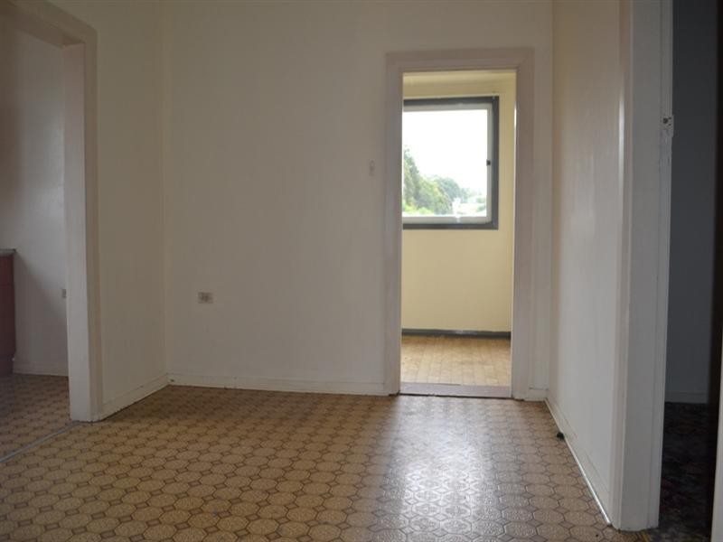 42 Lake Heights Road, Lake Heights NSW 2502