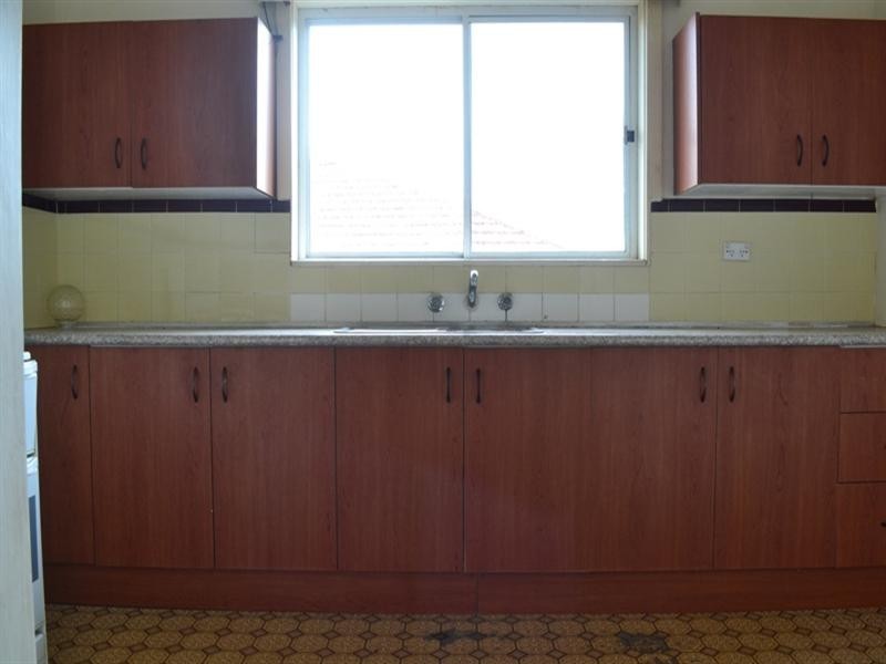 42 Lake Heights Road, Lake Heights NSW 2502