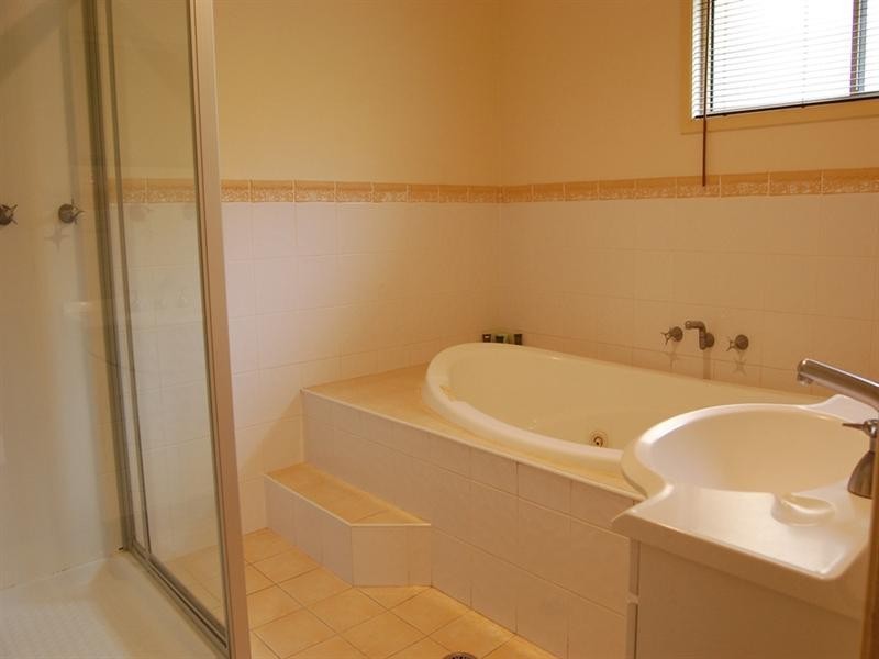 39 River Oak Road, Farmborough Heights NSW 2526