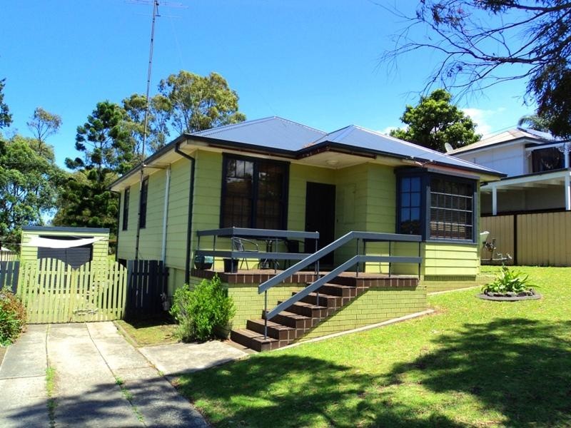 37 Blackman Parade, Unanderra NSW 2526