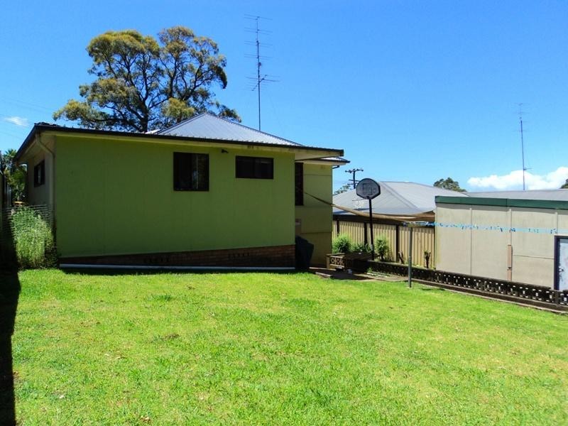 37 Blackman Parade, Unanderra NSW 2526
