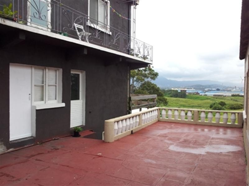 2/124 Flagstaff Road, Lake Heights NSW 2502