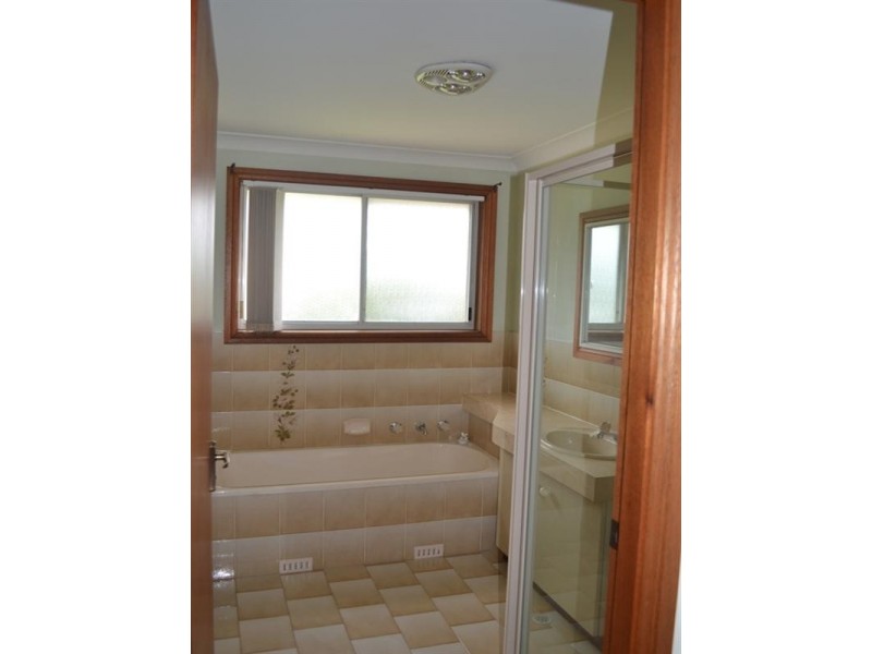 5 Antrim Avenue, Warilla NSW 2528