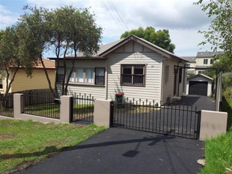 31 Bridge Street, Coniston NSW 2500