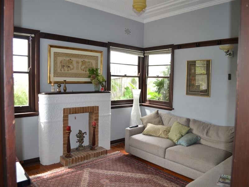 27 Rowland Avenue, Wollongong NSW 2500