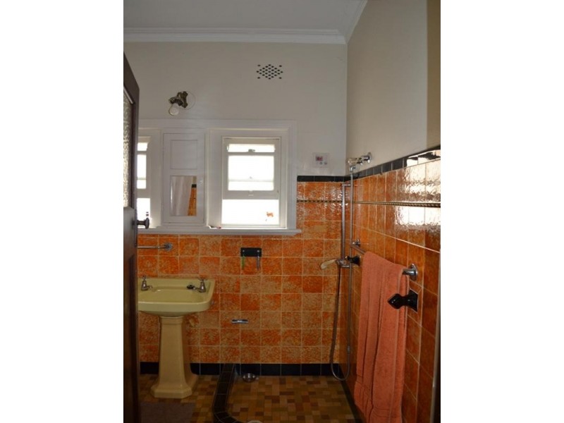 27 Rowland Avenue, Wollongong NSW 2500