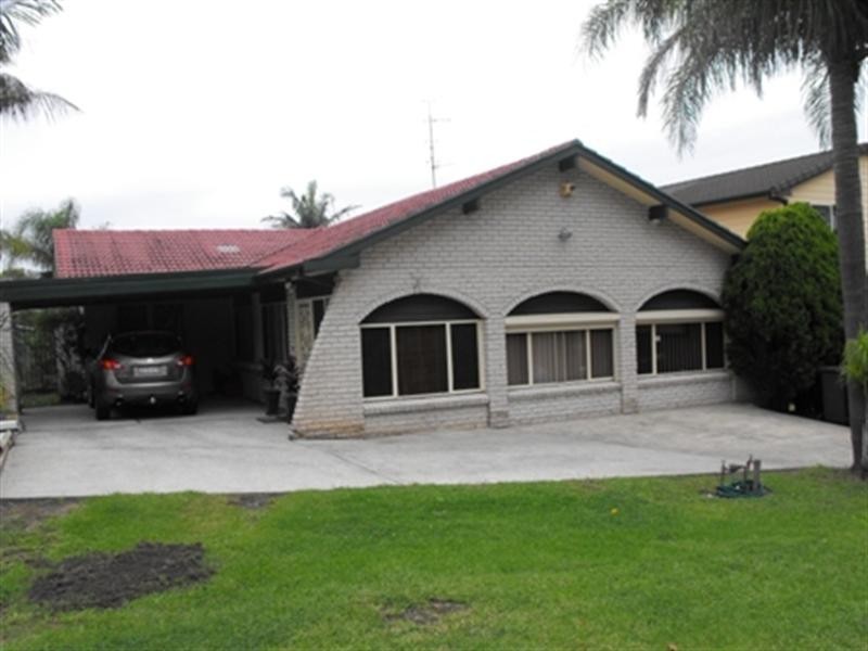 17 Poplar Avenue, Unanderra NSW 2526