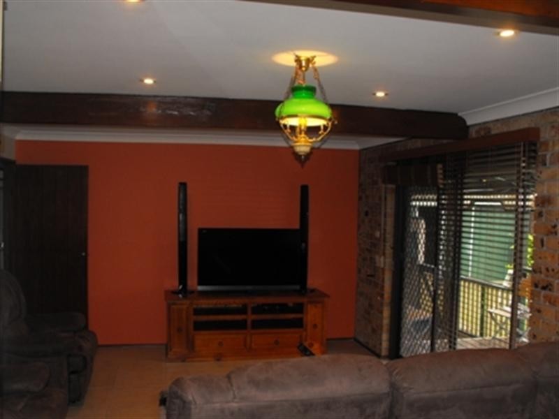 17 Poplar Avenue, Unanderra NSW 2526