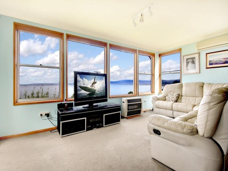 11 Hassan Street, Lake Heights NSW 2502