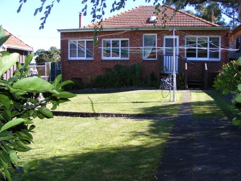 13 Vale Street, Mount Saint Thomas NSW 2500