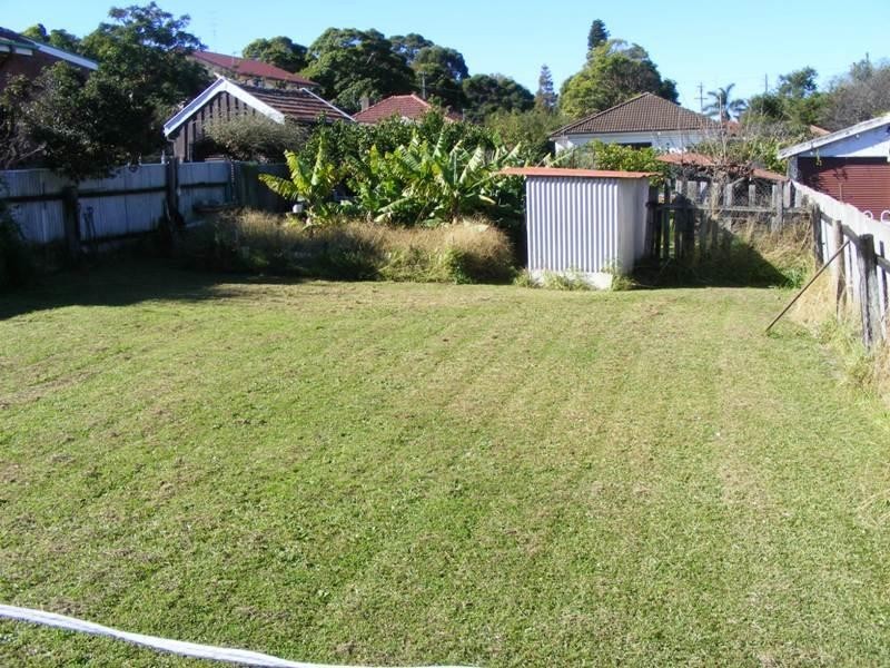 15 Vale Street, Mount Saint Thomas NSW 2500