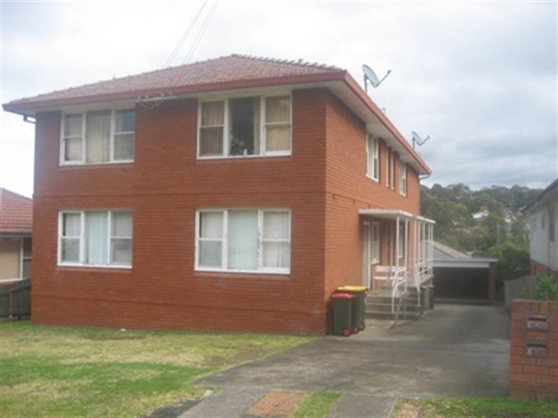 8 London Drive, West Wollongong NSW 2500