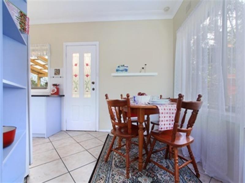 88 Weringa Avenue, Lake Heights NSW 2502