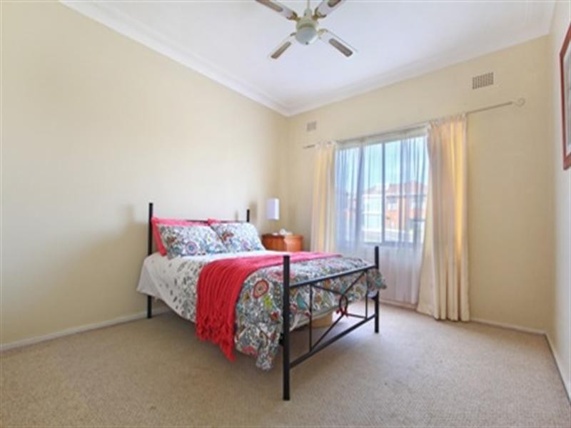 88 Weringa Avenue, Lake Heights NSW 2502
