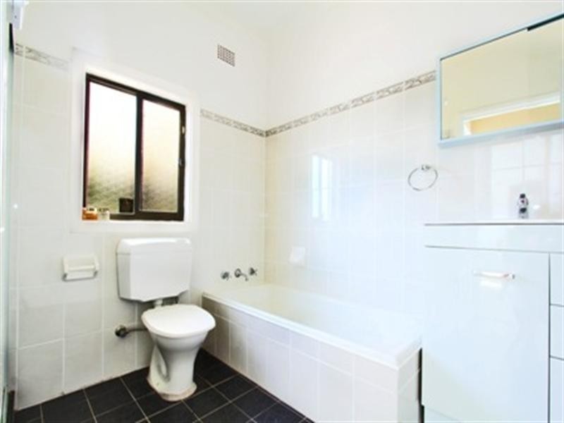 88 Weringa Avenue, Lake Heights NSW 2502