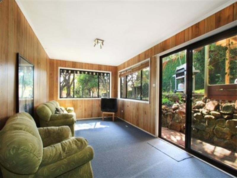 88 Weringa Avenue, Lake Heights NSW 2502
