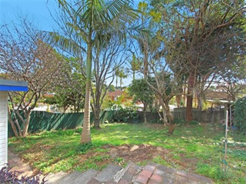 88 Weringa Avenue, Lake Heights NSW 2502