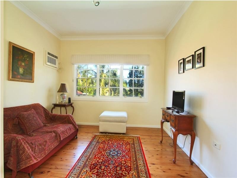 8 Byarong Avenue, Mangerton NSW 2500