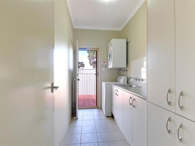 18 Eastern Avenue, Shellharbour NSW 2529