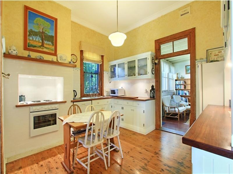 4 Gladstone Avenue, Wollongong NSW 2500