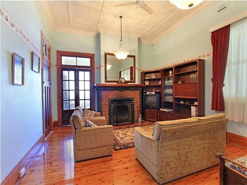 4 Gladstone Avenue, Wollongong NSW 2500
