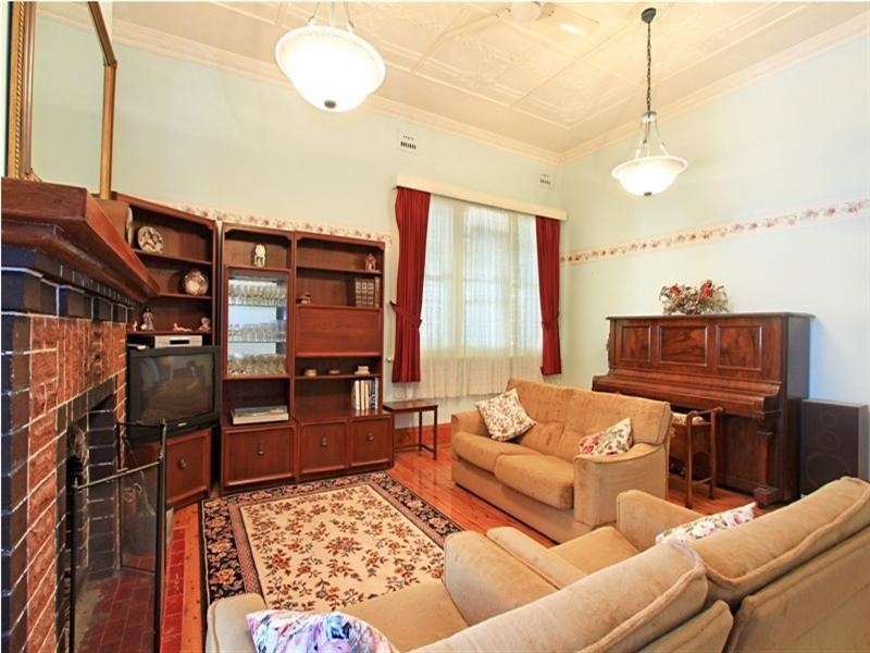 4 Gladstone Avenue, Wollongong NSW 2500
