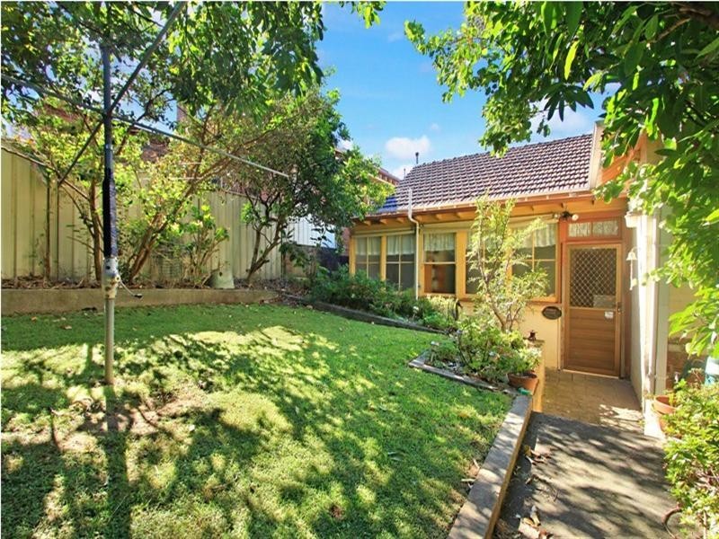 4 Gladstone Avenue, Wollongong NSW 2500