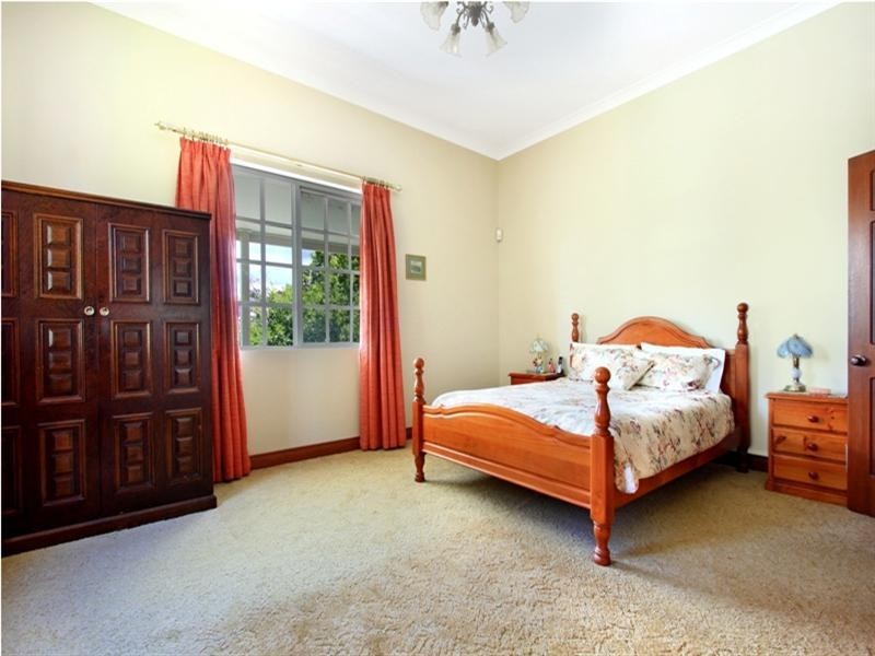 11 Lewis Drive, Figtree NSW 2525