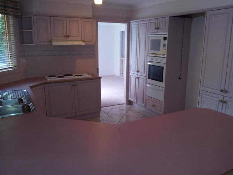 210 Derribong Drive, Cordeaux Heights NSW 2526