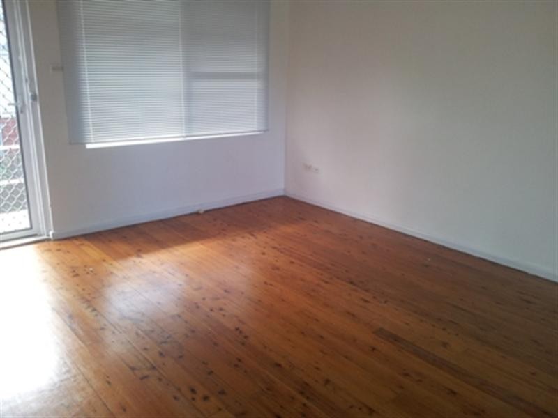 4/8 London Drive, West Wollongong NSW 2500