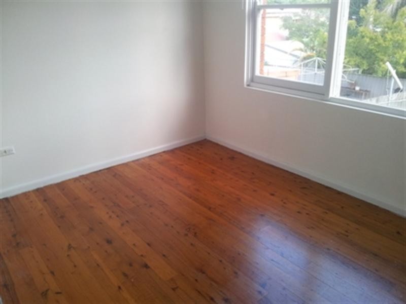 4/8 London Drive, West Wollongong NSW 2500