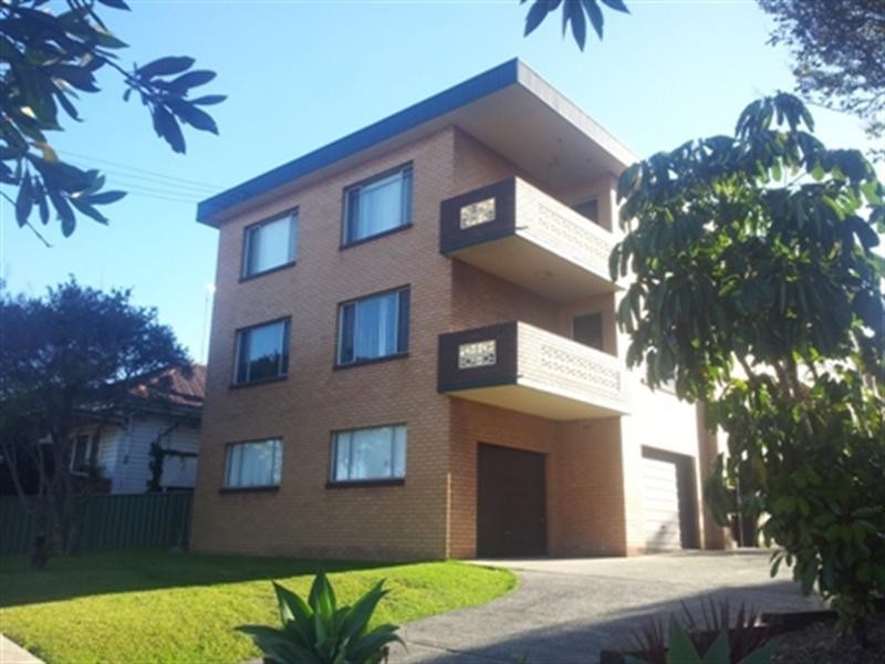 4/10 Myrtle Street, Coniston NSW 2500