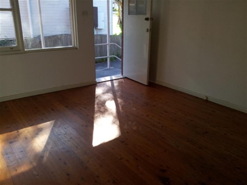 1/8 London Drive, West Wollongong NSW 2500