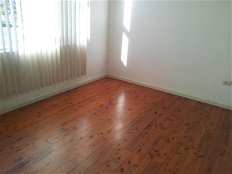 1/8 London Drive, West Wollongong NSW 2500