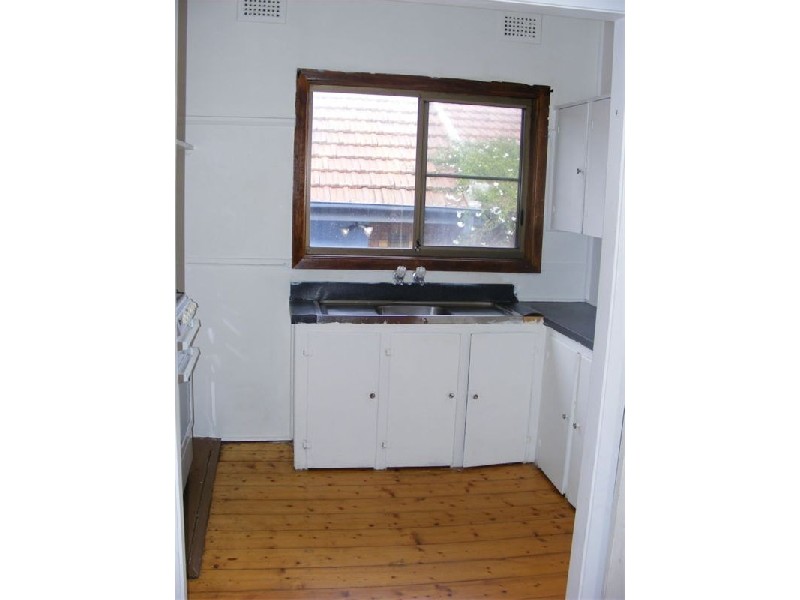 10 John Street, Mount Saint Thomas NSW 2500