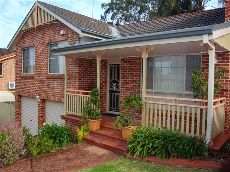 1/2 Sampson Place, Figtree NSW 2525