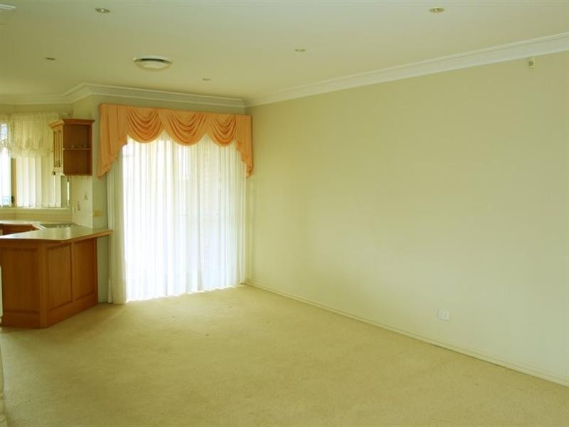 1/2 Sampson Place, Figtree NSW 2525