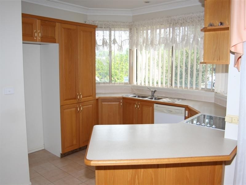 1/2 Sampson Place, Figtree NSW 2525