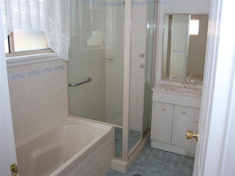 1/2 Sampson Place, Figtree NSW 2525