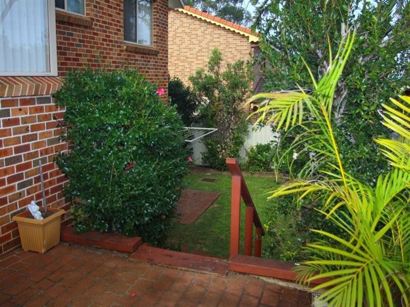 1/2 Sampson Place, Figtree NSW 2525