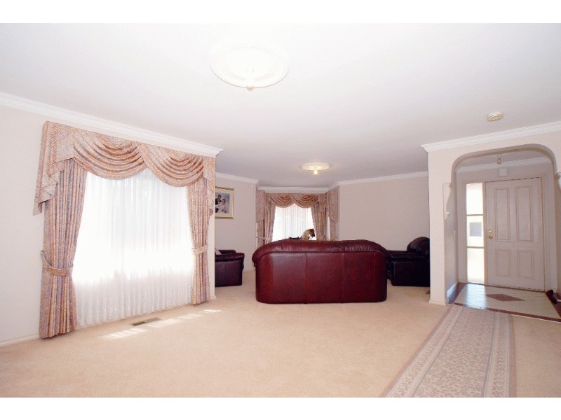 42 Turramurra Drive, Rowville VIC 3178
