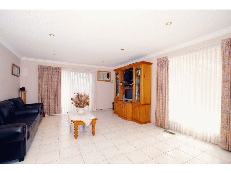 42 Turramurra Drive, Rowville VIC 3178